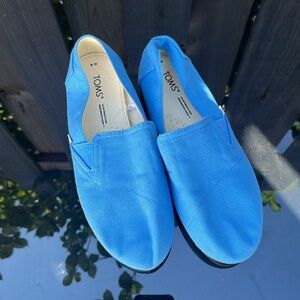 Never worn blue toms